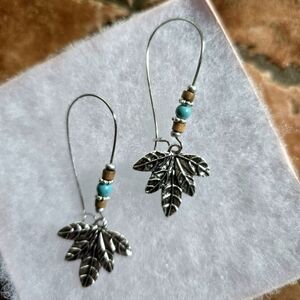 SILVER ETCHED LEAF BEADED NEW ACCENT DANGLE EARRINGS